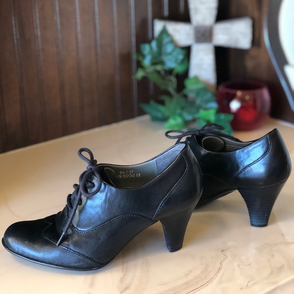 Shoes - Picture 3 of 7